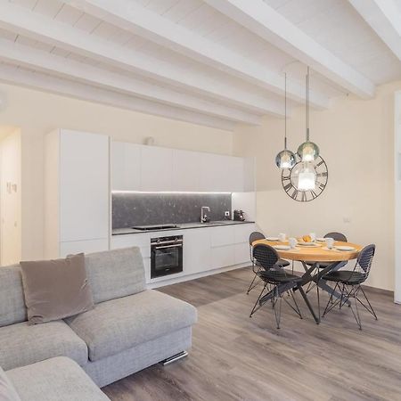 Modern & Stylish Apartment In Como City By Rent All Côme Extérieur photo