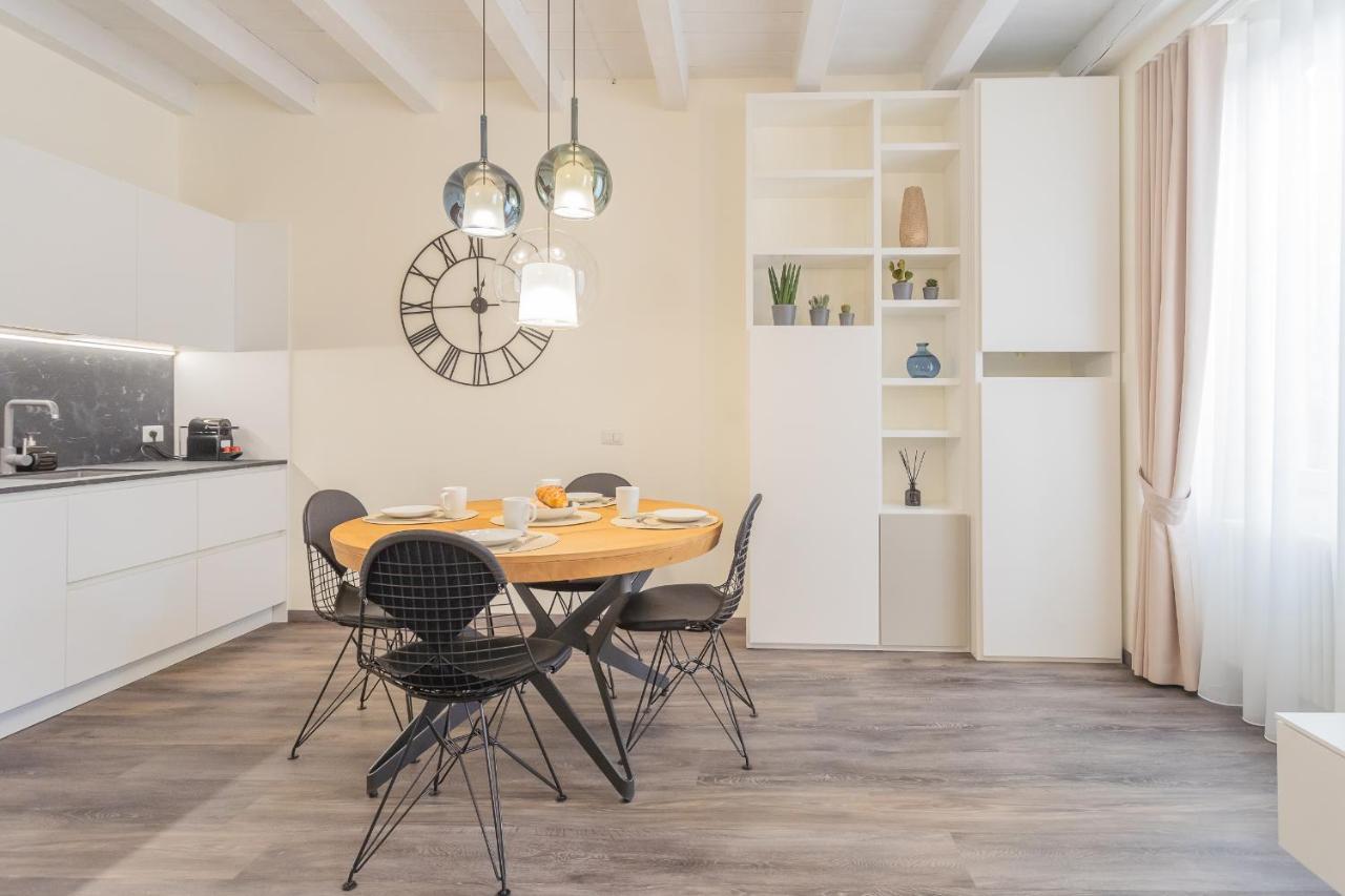 Modern & Stylish Apartment In Como City By Rent All Côme Extérieur photo