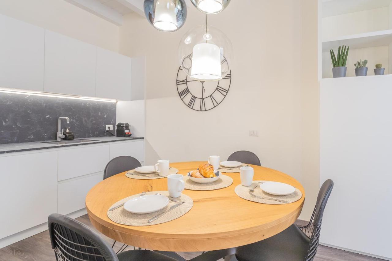 Modern & Stylish Apartment In Como City By Rent All Côme Extérieur photo