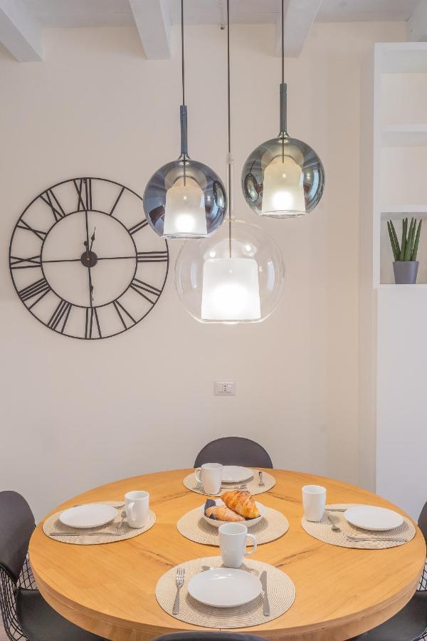 Modern & Stylish Apartment In Como City By Rent All Côme Extérieur photo