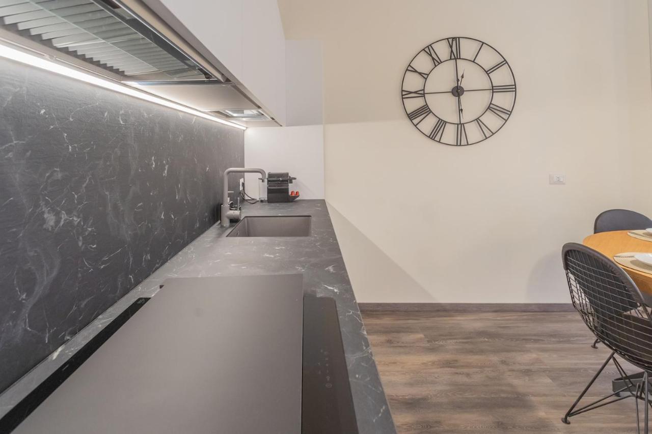 Modern & Stylish Apartment In Como City By Rent All Côme Extérieur photo