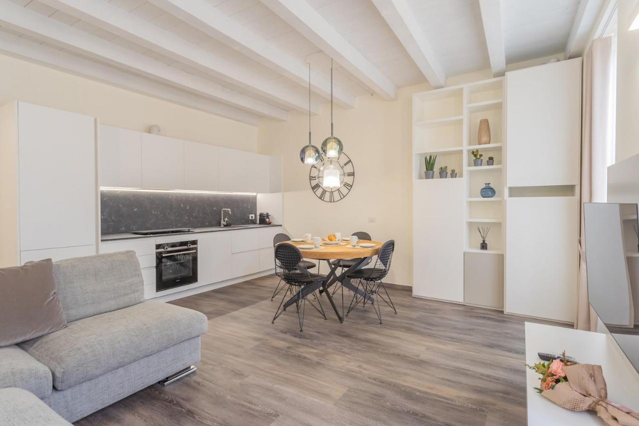Modern & Stylish Apartment In Como City By Rent All Côme Extérieur photo
