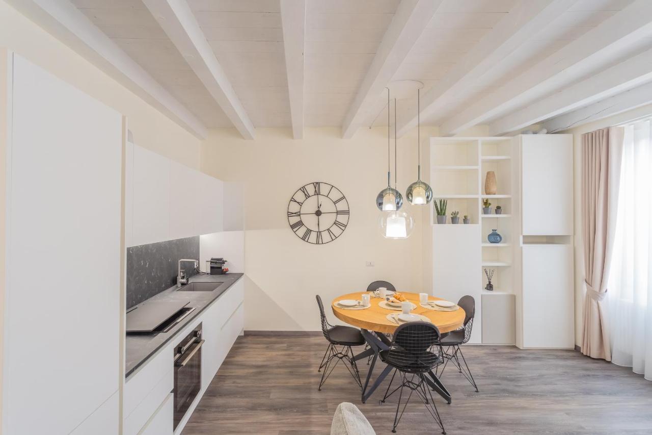 Modern & Stylish Apartment In Como City By Rent All Côme Extérieur photo
