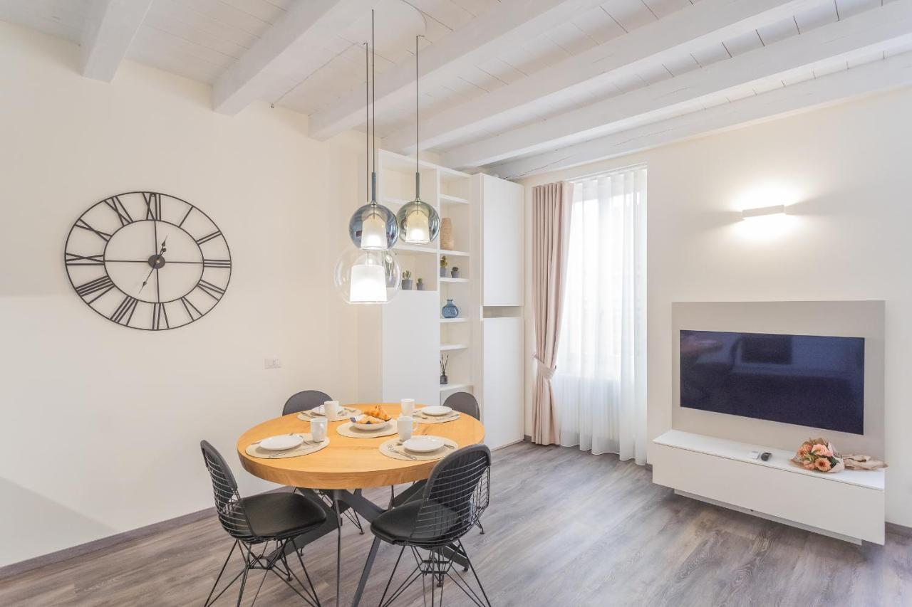 Modern & Stylish Apartment In Como City By Rent All Côme Extérieur photo