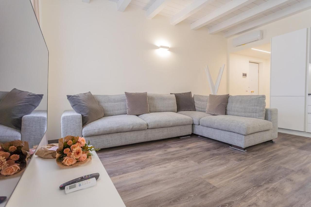 Modern & Stylish Apartment In Como City By Rent All Côme Extérieur photo