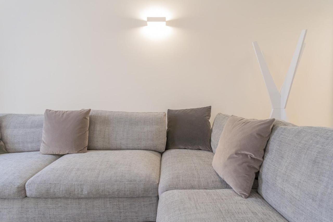 Modern & Stylish Apartment In Como City By Rent All Côme Extérieur photo
