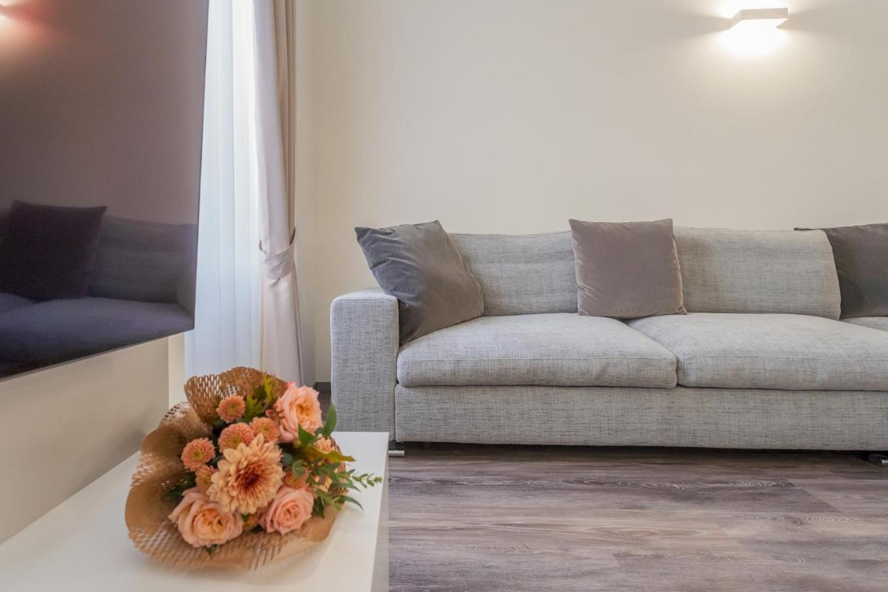 Modern & Stylish Apartment In Como City By Rent All Côme Extérieur photo
