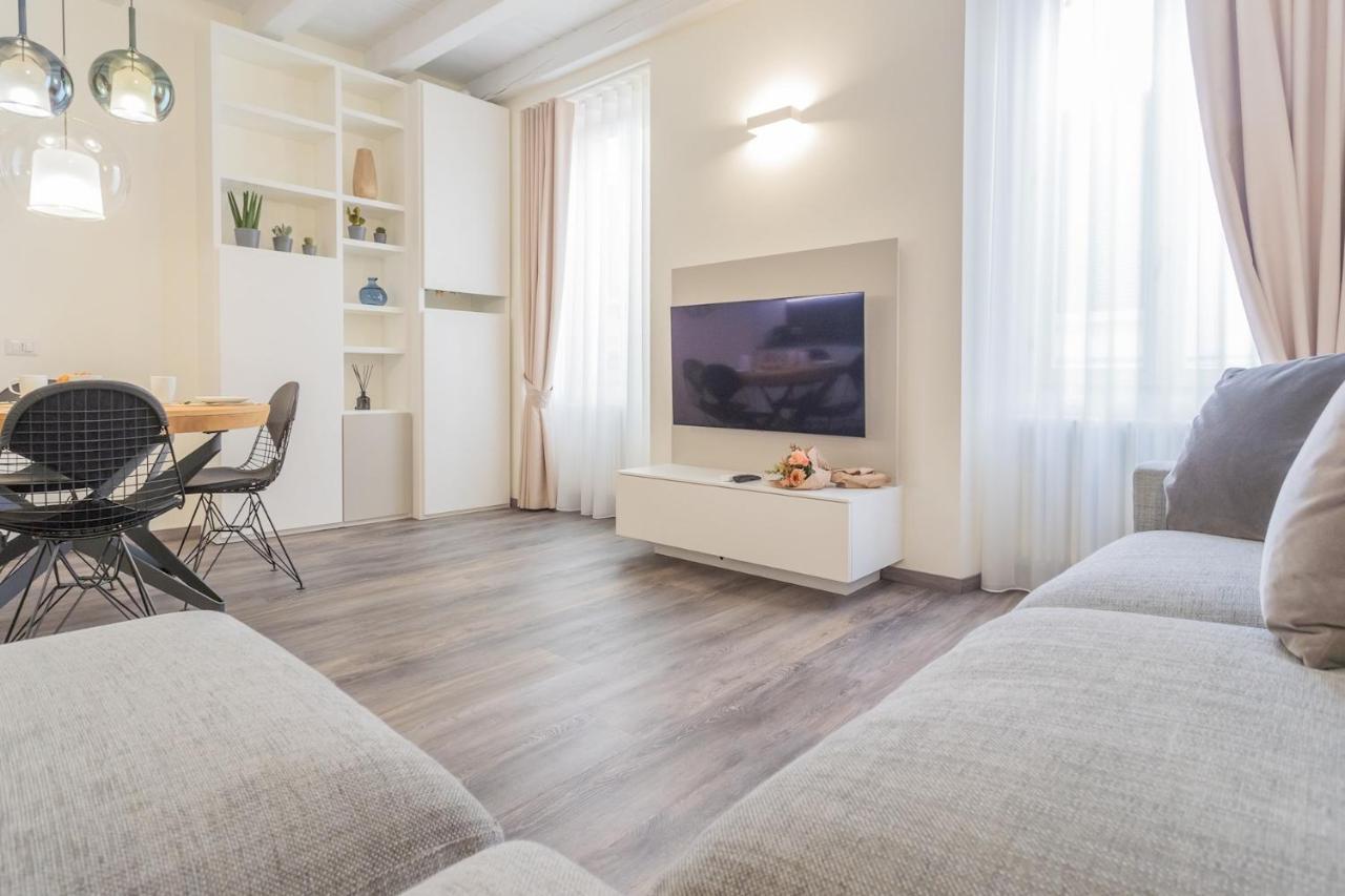 Modern & Stylish Apartment In Como City By Rent All Côme Extérieur photo