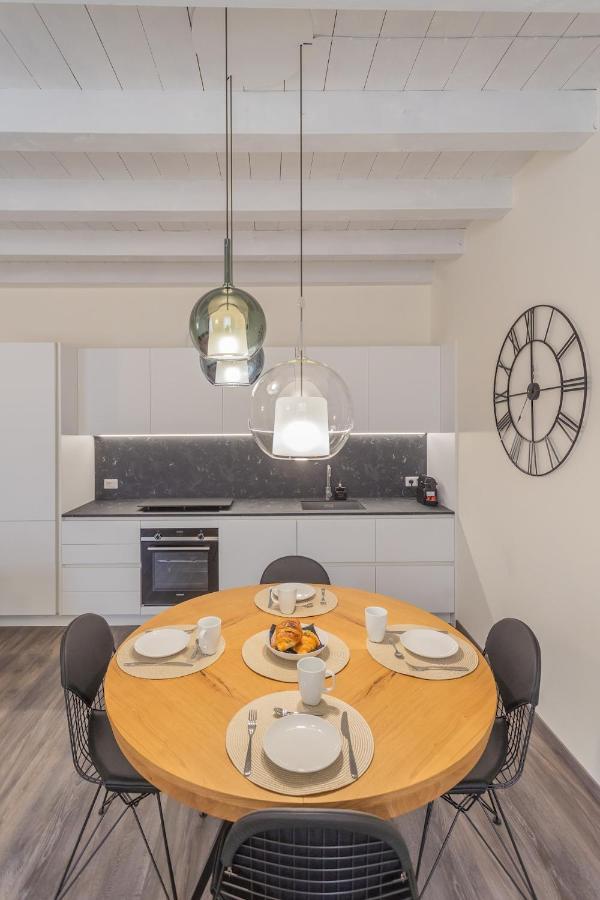 Modern & Stylish Apartment In Como City By Rent All Côme Extérieur photo